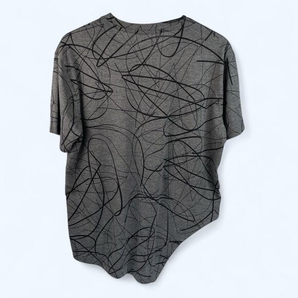 Under Armour Do Work Asymmetrical Short Sleeve tshirt Gray sz Medium - Picture 2 of 6